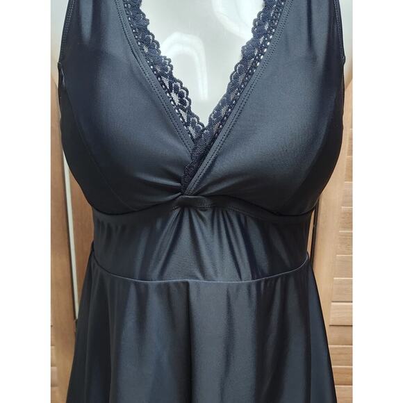 Torrid 1 Plus Size 1X Black Deep V-Neck Wireless Mid Length Lace Trim Swim Dress - Picture 4 of 11